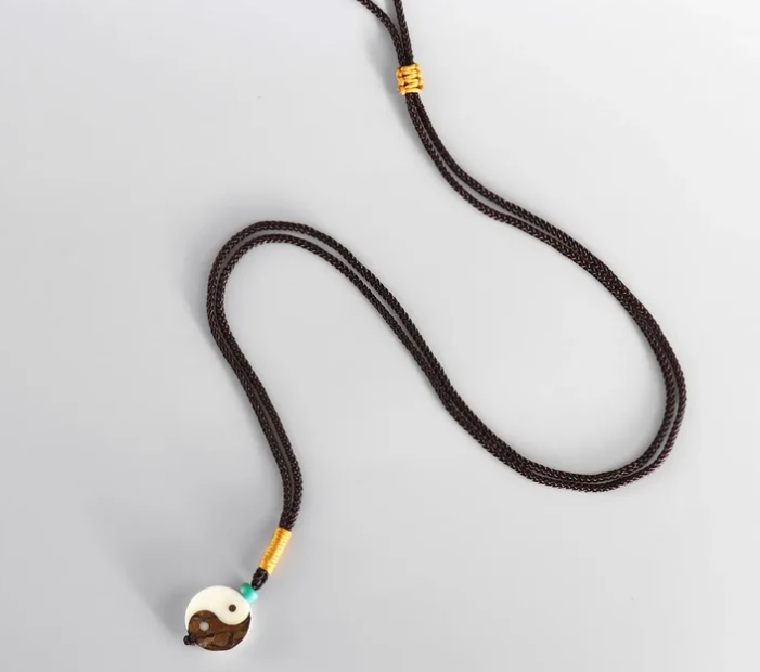 Équilibre Yin-Yang – Pendentif tibétain bouddhiste en graine de bodhi