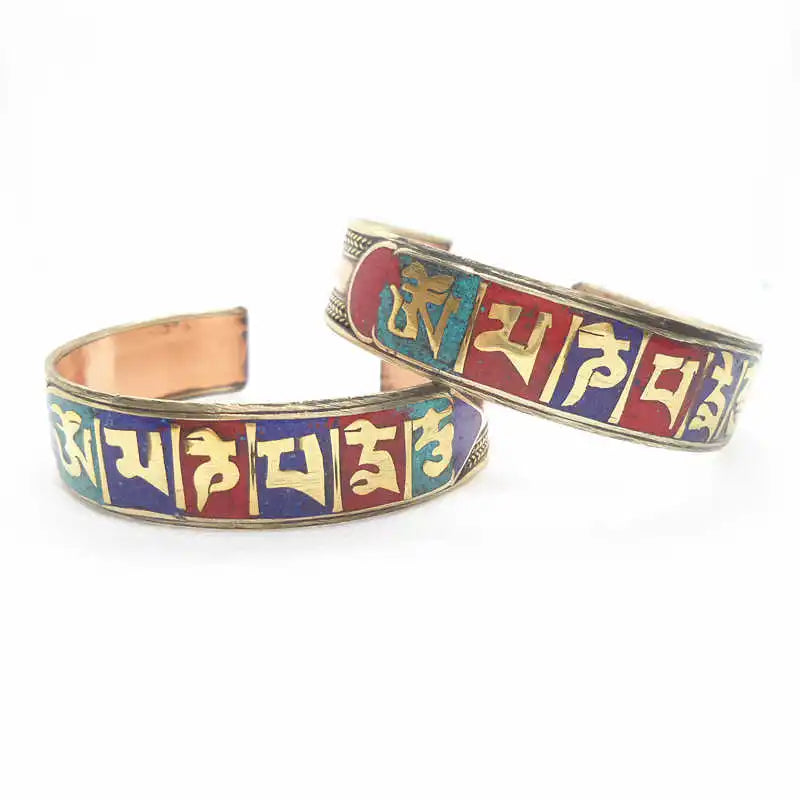 Bracelet tibétain bouddhiste en cuivre et pierres colorées – Mantra OM