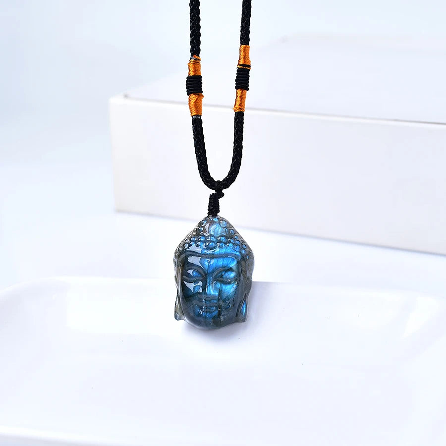 Talisman Tibétain – Pendentif Tête de Bouddha en Labradorite