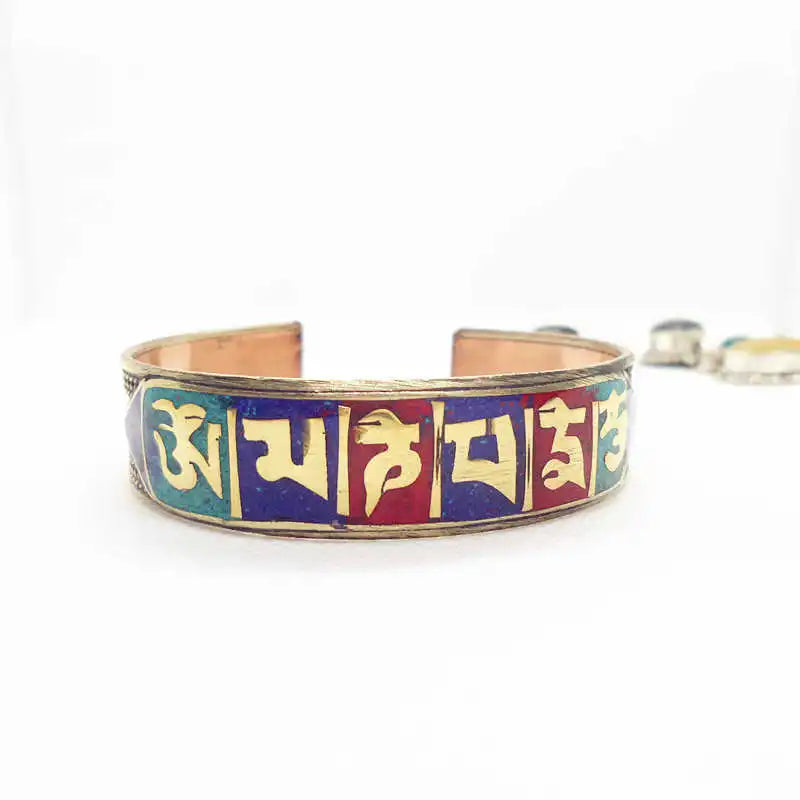 Bracelet tibétain bouddhiste en cuivre et pierres colorées – Mantra OM