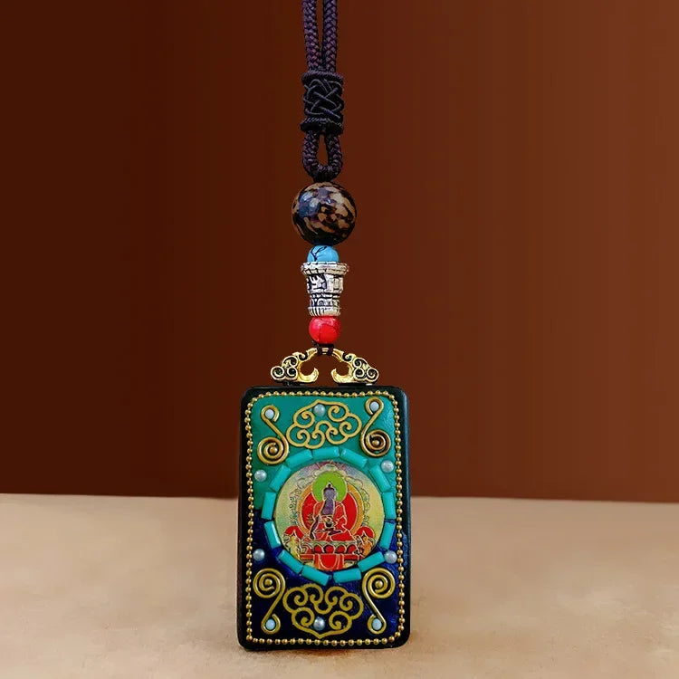 Pendentif Bouddha tibétain en bois – Symboles sacrés et sagesse