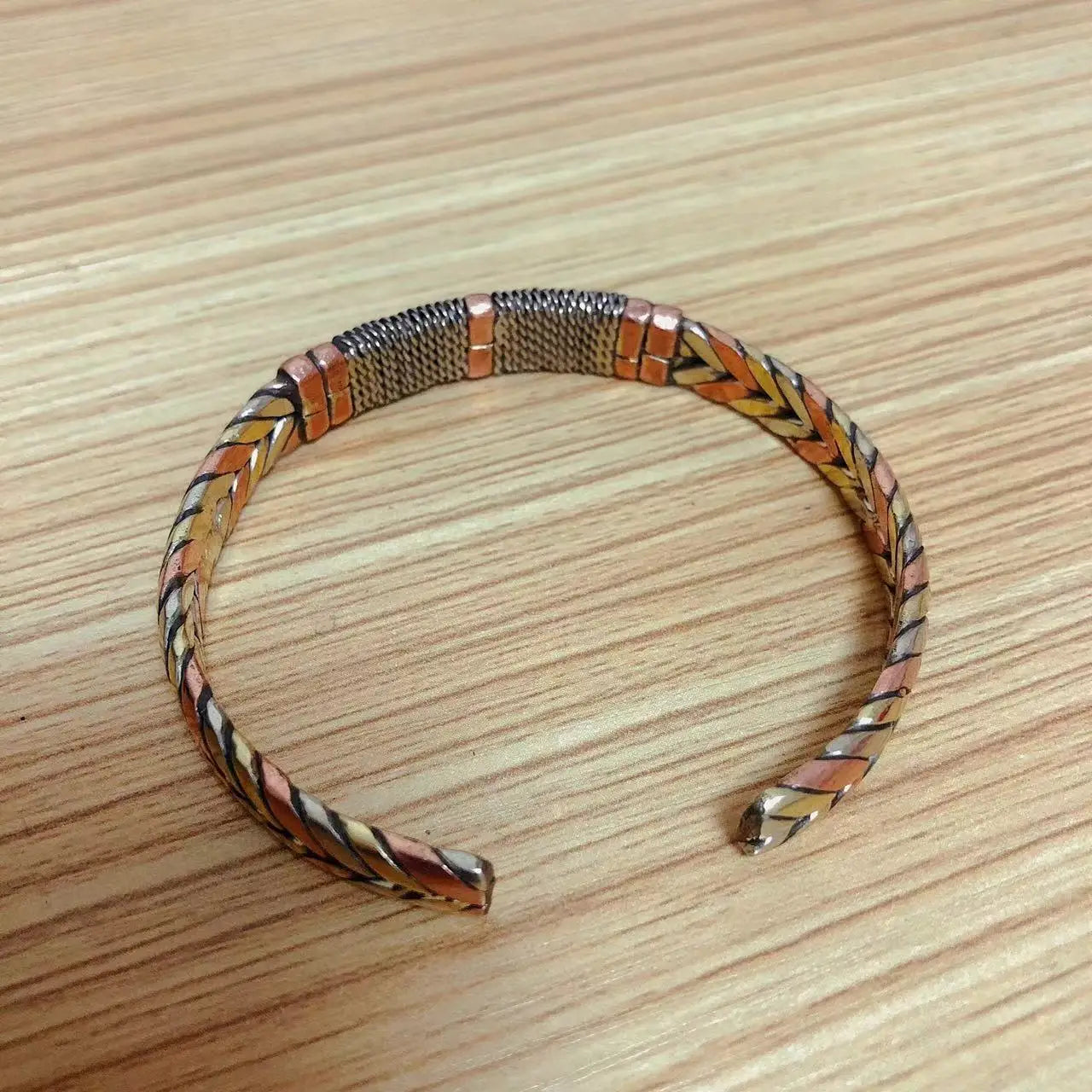 Bracelet tibétain bouddhiste tressé en cuivre vintage – Énergie triple
