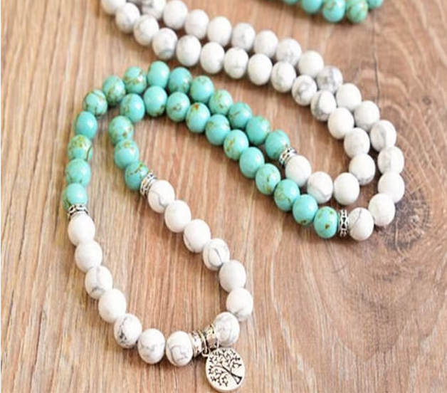 Mala tibétain 108 perles — howlite blanche, turquoise et arbre de vie