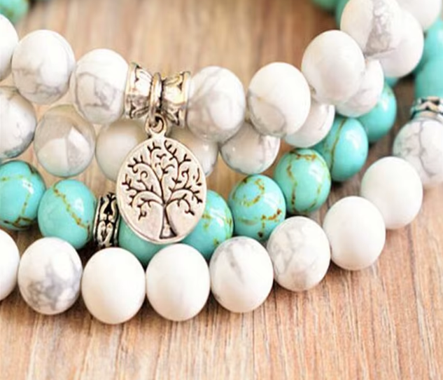 Mala tibétain 108 perles — howlite blanche, turquoise et arbre de vie