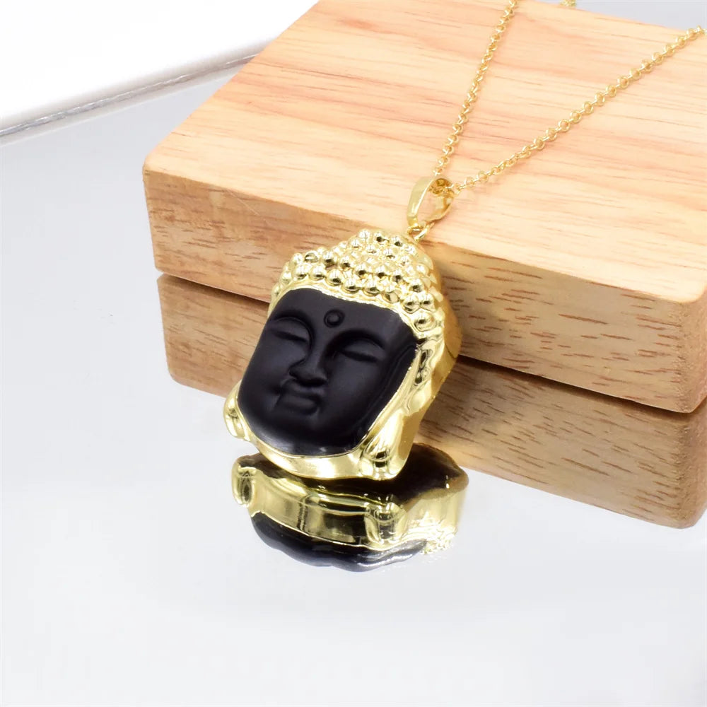 Sourire d’Or – Pendentif Bouddha & Cristal protecteur