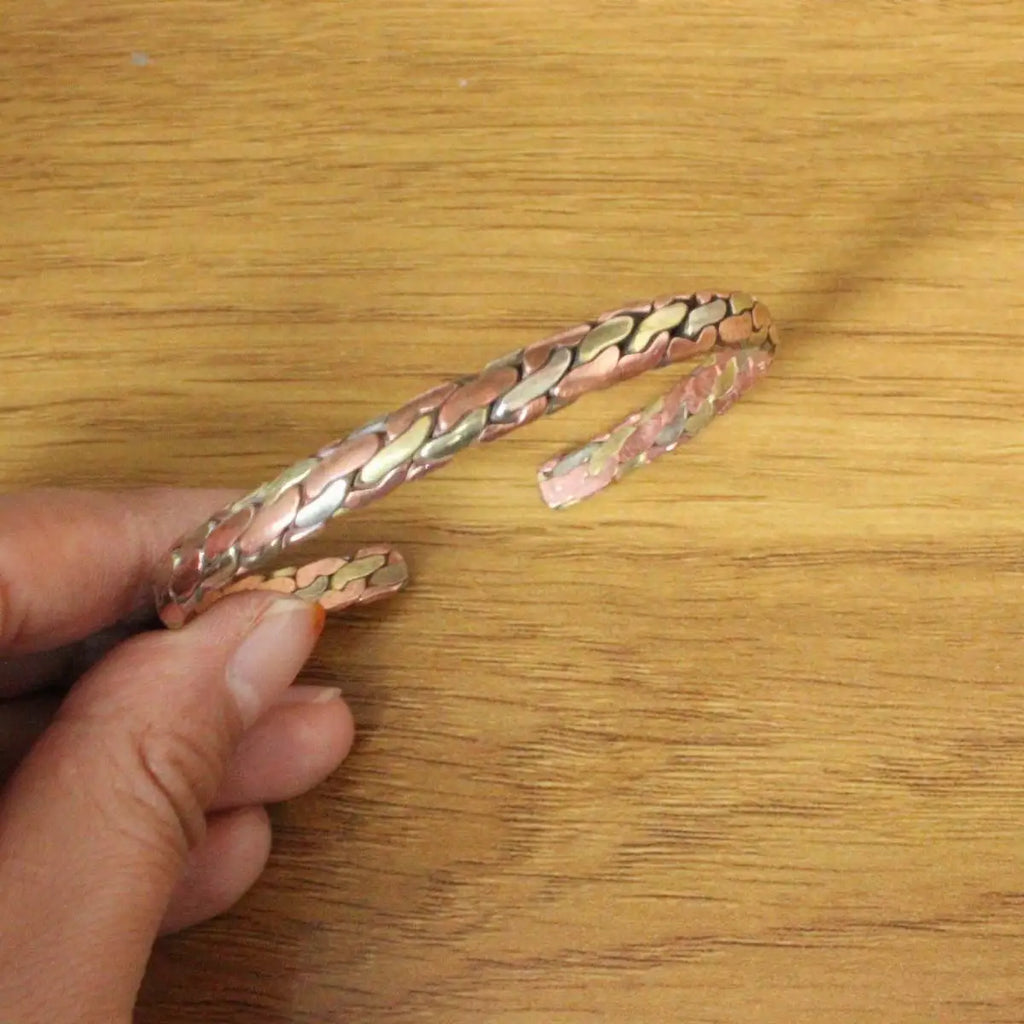 Bracelet tibétain bouddhiste fin en cuivre tressé – Lien spirituel