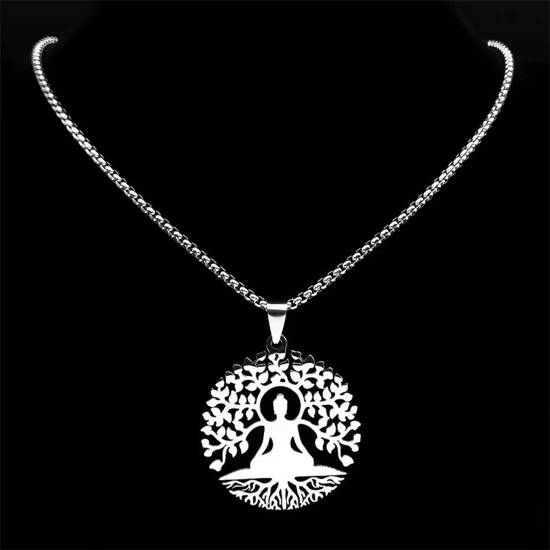 Arbre d’Éveil – Pendentif Bouddha & Chakra en Acier