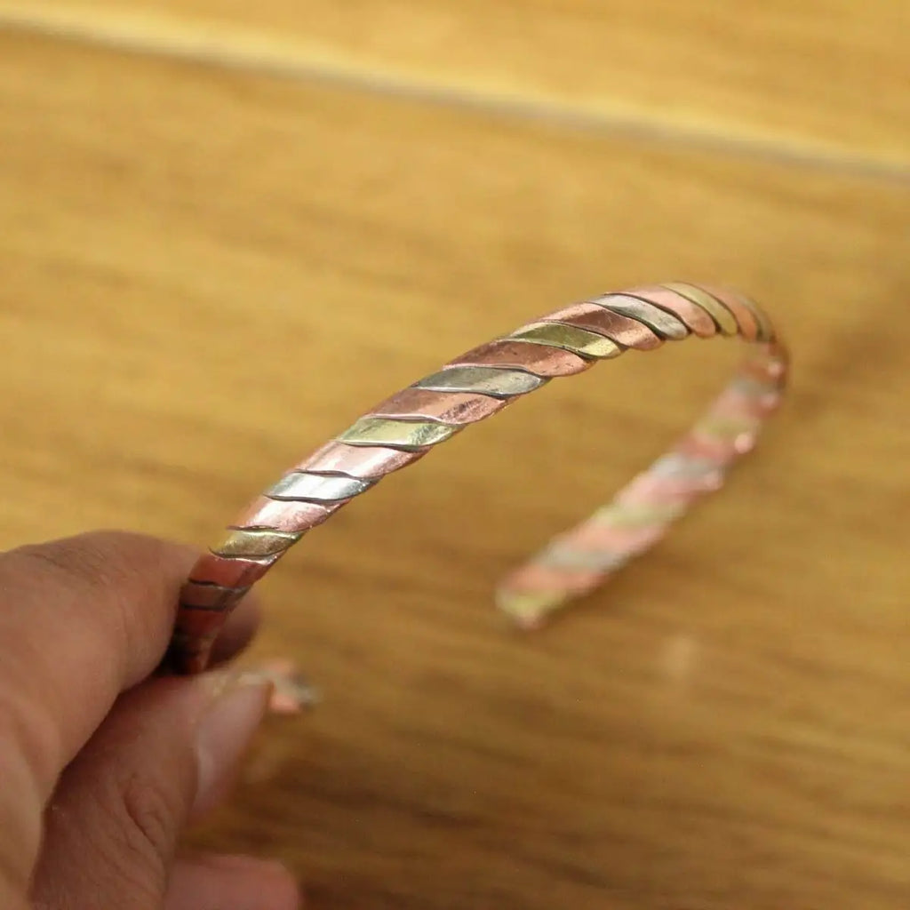 Bracelet tibétain bouddhiste fin en cuivre tressé – Lien spirituel