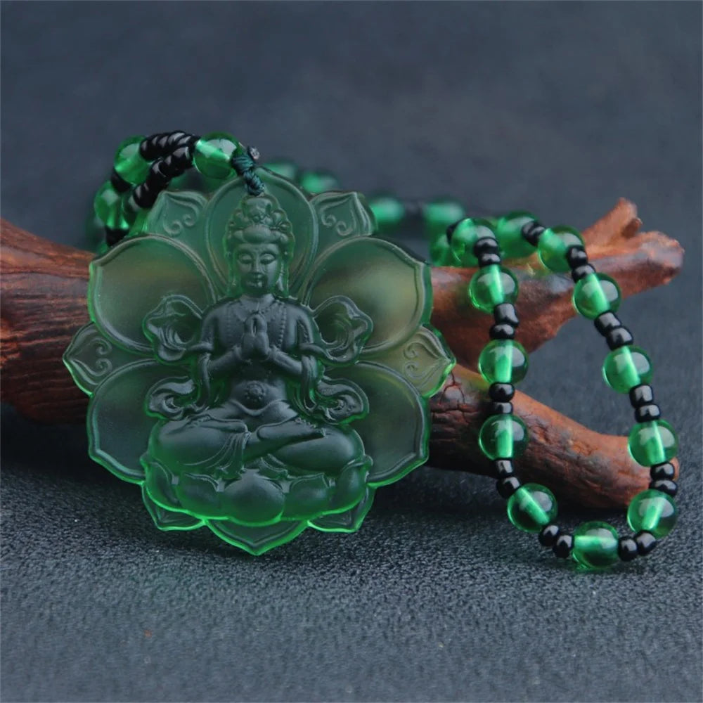 Pendentif Bouddha tibétain en cristal – Symbole de lumière et de sérénité