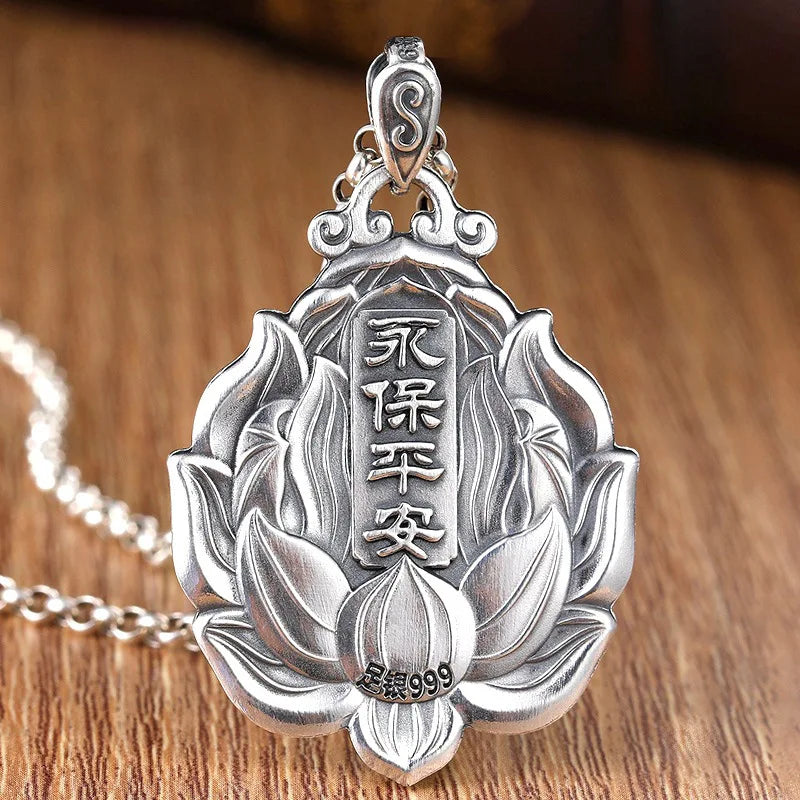 Pendentif Bouddha rieur en lotus – Harmonie et prospérité