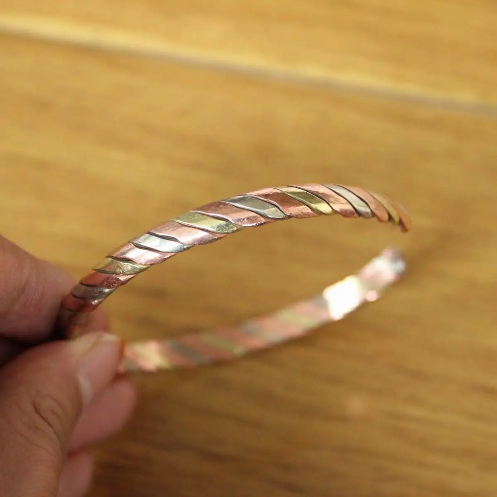 Bracelet tibétain bouddhiste fin en cuivre tressé – Lien spirituel