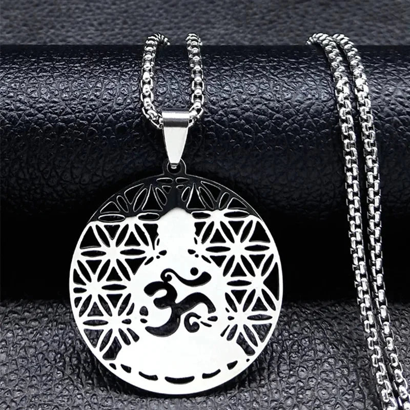 Arbre d’Éveil – Pendentif Bouddha & Chakra en Acier Esprit Tibet Lotus Argenté 50 cm 