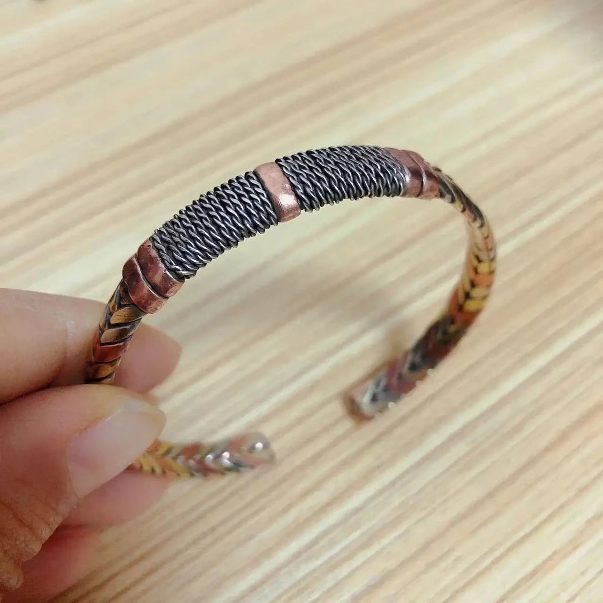 Bracelet tibétain bouddhiste tressé en cuivre vintage – Énergie triple Esprit Tibet Équilibre fin (0,8 cm) 