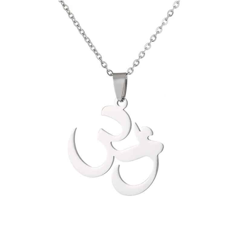 collier pendentif om
