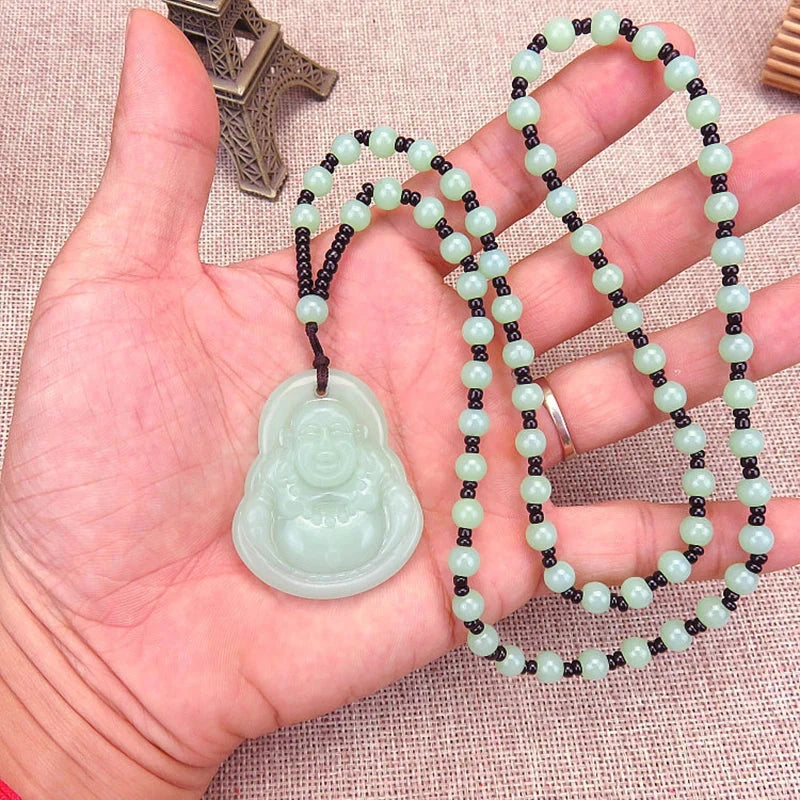 Pendentif Bouddha tibétain – Sagesse et protection en verre sculpté Esprit Tibet Bouddha Paix (vert clair) 